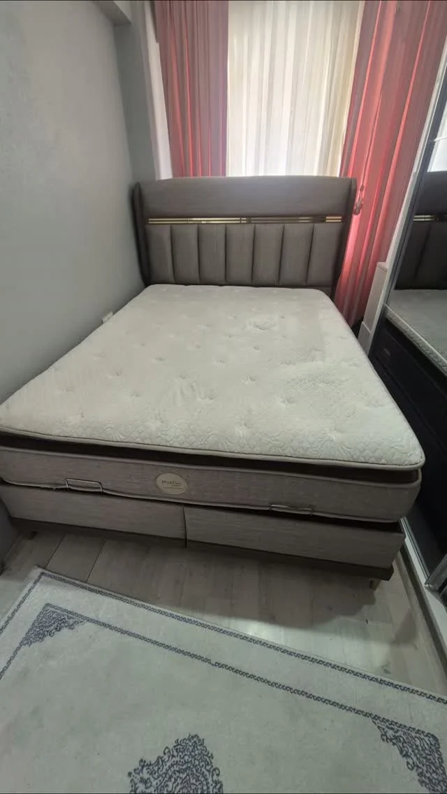 Sıfırdan farksız çift kişilik baza başlık yatak