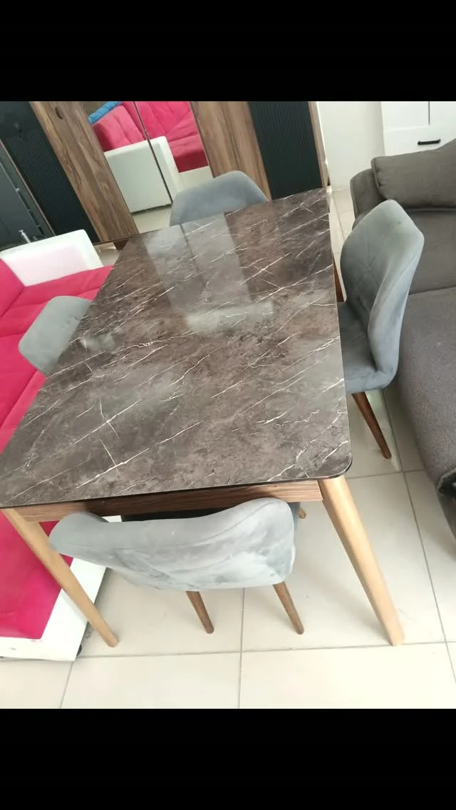 Sıfırdan farksız yemek masası ve sandalyeleri